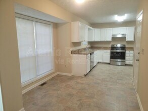 4440 Amy Rd in Snellville, GA - Foto de edificio - Building Photo