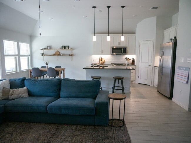 292 Eagle Ford Dr in Niederwald, TX - Building Photo - Building Photo