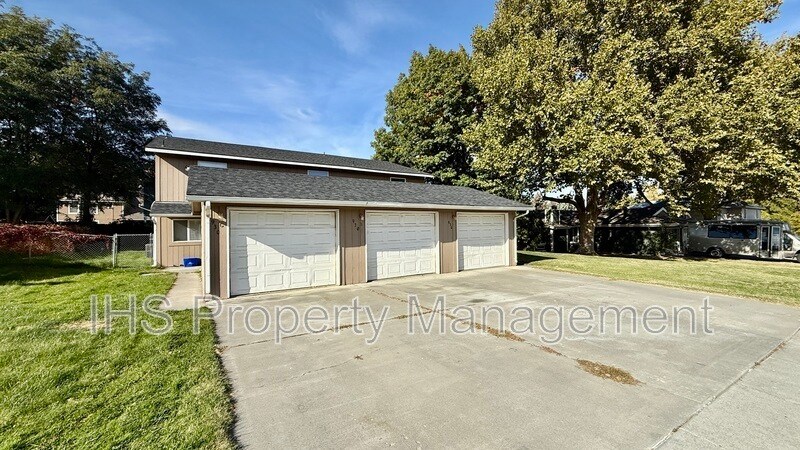 930 S Johnson St in Kennewick, WA - Building Photo