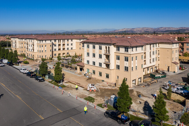 Salerno in Irvine, CA - Foto de edificio - Building Photo