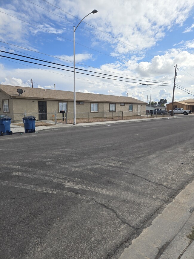 1280 Blankenship Ave, Unit 2 in Las Vegas, NV - Building Photo - Building Photo