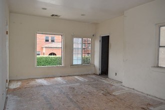 8625-8629 S Vermont Ave in Los Angeles, CA - Foto de edificio - Building Photo