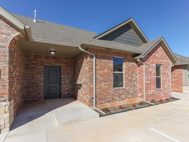 Belmont Cove Senior Independent Living in Yukon, OK - Foto de edificio - Building Photo