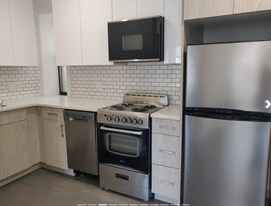 137 Peterborough St in Boston, MA - Building Photo