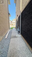 42 Boulton Trl in Oakville, ON - Building Photo - Building Photo