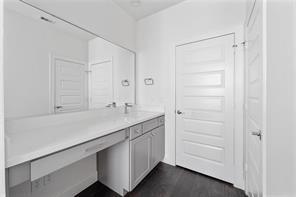 2737 Clinton Dr in Houston, TX - Building Photo - Building Photo