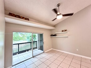 536 SW 113th Way in Pembroke Pines, FL - Building Photo - Building Photo