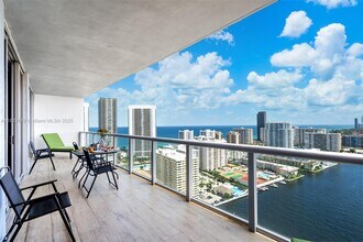 2600 E Hallandale Beach Blvd in Hallandale Beach, FL - Building Photo - Building Photo