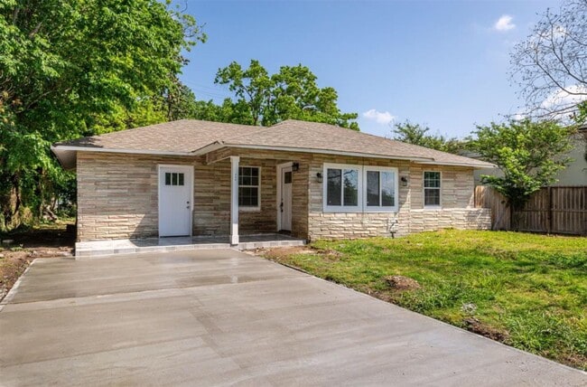 5647 Belarbor St in Houston, TX - Building Photo - Building Photo