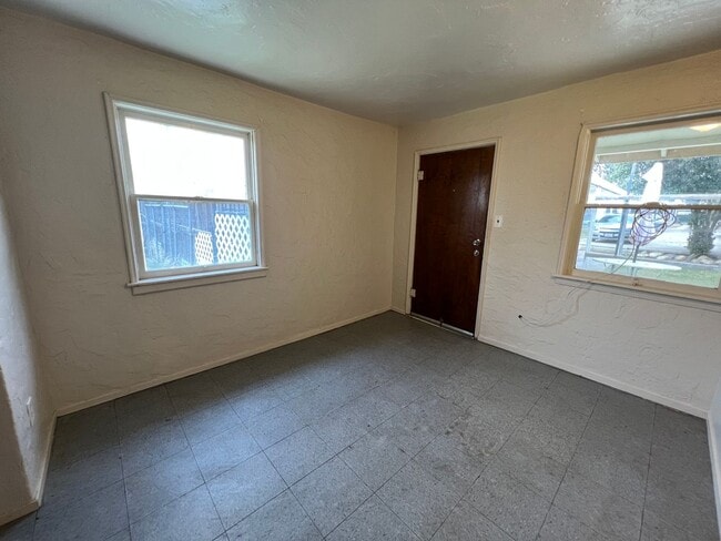 411 Ray St in Bakersfield, CA - Building Photo - Building Photo