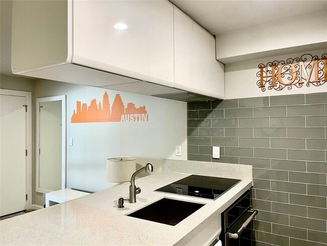 3110 Red River St in Austin, TX - Building Photo - Building Photo