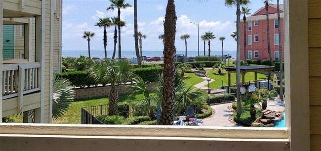 7000 Seawall Blvd in Galveston, TX - Building Photo - Building Photo