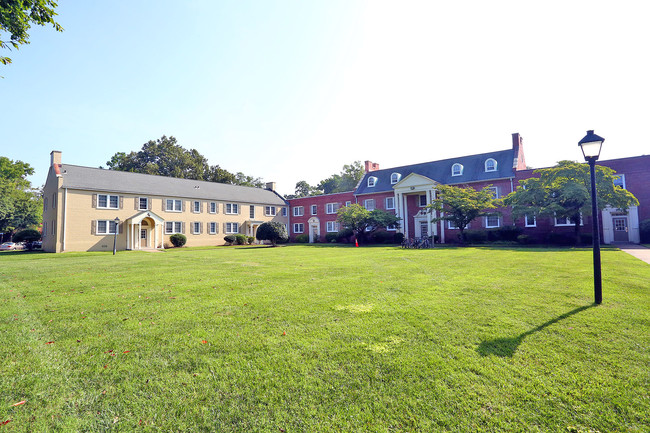 Larchmont Apartments in Norfolk, VA - Foto de edificio - Building Photo