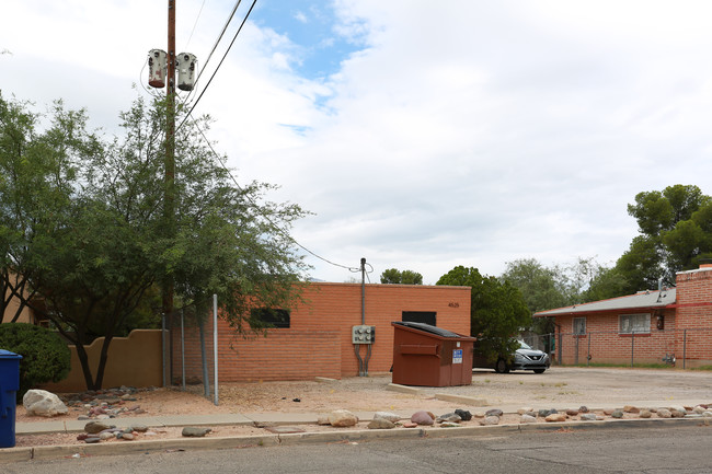 4525 E Belvedere Ave in Tucson, AZ - Foto de edificio - Building Photo