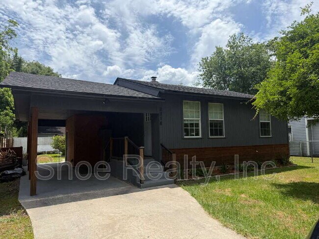 property at 3318 Dellwood Ave