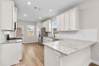 1111 Whispering Winds Dr in Beasley, TX - Building Photo - Building Photo