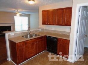 613 Shadow Lake Dr in Lithonia, GA - Foto de edificio - Building Photo