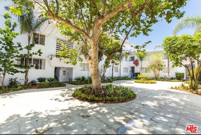 134 San Vicente Blvd-Unit -134 B in Santa Monica, CA - Building Photo - Building Photo