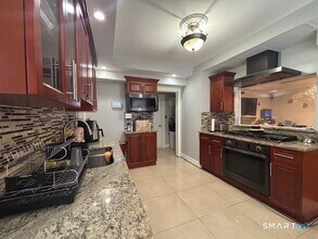 758 Wood Ave in Bridgeport, CT - Building Photo - Building Photo