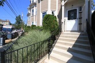 57 Summer St in Somerville, MA - Foto de edificio - Building Photo