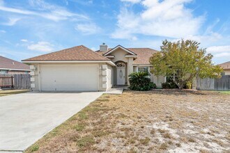 208 Ramon Cardenas Dr in Del Rio, TX - Building Photo - Building Photo