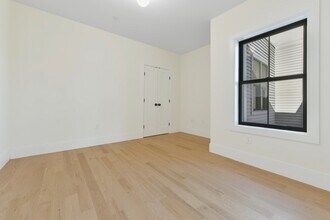 219 Paris St in Boston, MA - Building Photo - Building Photo