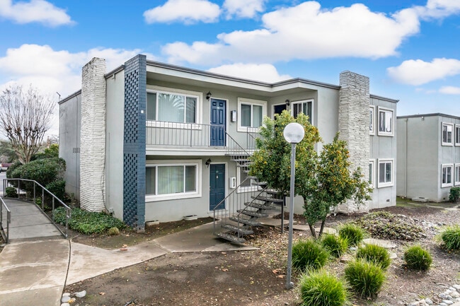 Madison in Sacramento, CA - Foto de edificio - Building Photo