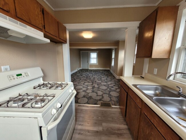 3812 Center St in Des Moines, IA - Building Photo - Building Photo