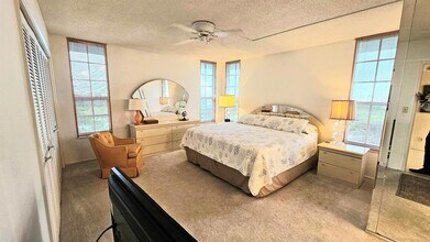 575 Oaks Ln, Unit 1010 in Pompano Beach, FL - Building Photo - Building Photo