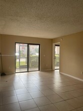 855 NE 209th St in Miami, FL - Building Photo - Building Photo