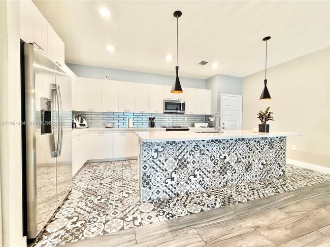 4861 NW 83rd Path in Doral, FL - Building Photo - Building Photo