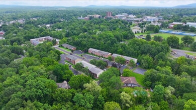 Southside Terrace Apartments in New Paltz, NY - Foto de edificio - Building Photo