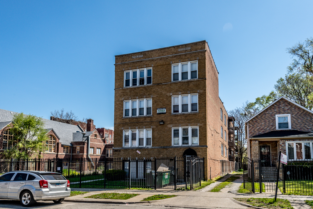 7409 S Yates Blvd in Chicago, IL - Building Photo