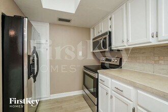 19049 Murcott Dr E in Ft. Myers, FL - Building Photo - Building Photo