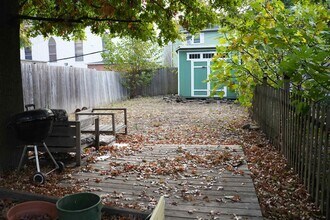 40 Van Reypen St in Jersey City, NJ - Building Photo - Building Photo