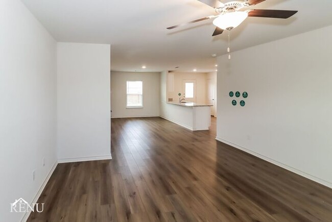 112 Stratton Ln in Jarrell, TX - Building Photo - Building Photo