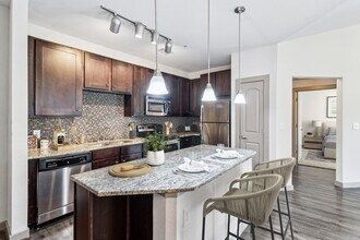 Sonterra Blue in San Antonio, TX - Building Photo - Building Photo