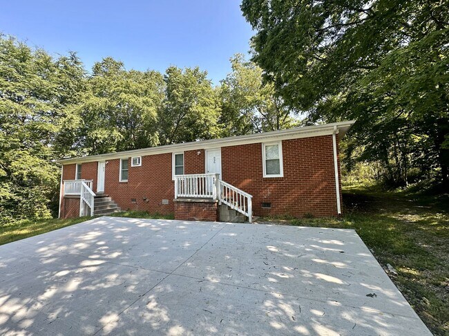 896 Locust Dr in Clarksville, TN - Building Photo - Building Photo