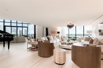 1000 Biscayne Blvd in Miami, FL - Building Photo - Building Photo