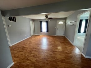 215 W County Rd in Jerseyville, IL - Building Photo - Building Photo