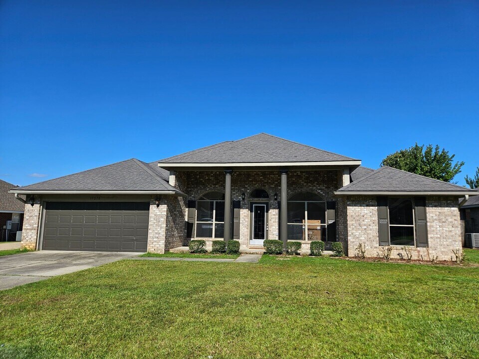 17270 Coventry Estates Blvd in D'Iberville, MS - Building Photo