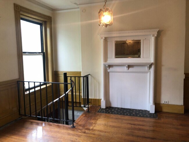 25 Cumberland St, Unit #1R in Boston, MA - Building Photo - Building Photo