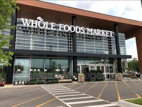 2737 E Maple Rd in Birmingham, MI - Building Photo - Building Photo