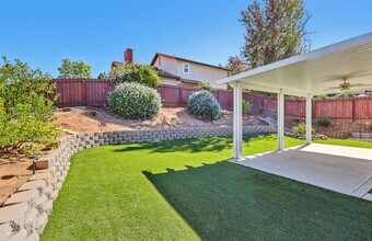 1110 Gaucho Pl in Escondido, CA - Foto de edificio - Building Photo