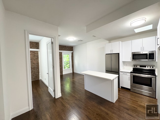 EAST 60 STREET in New York, NY - Building Photo - Building Photo