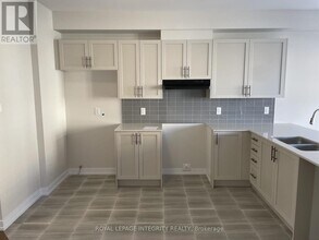 957 Seagrave Ln in Ottawa, ON - Building Photo - Building Photo