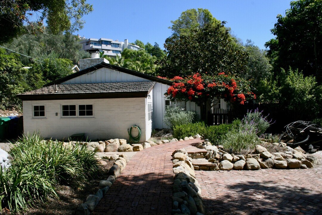 914 Cheltenham Rd in Santa Barbara, CA - Building Photo