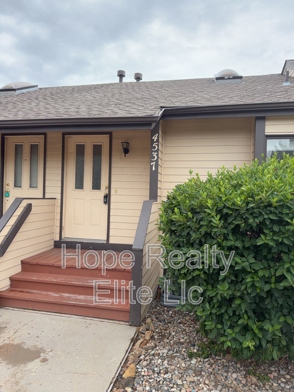 property at 4537 Lamplighter Cir