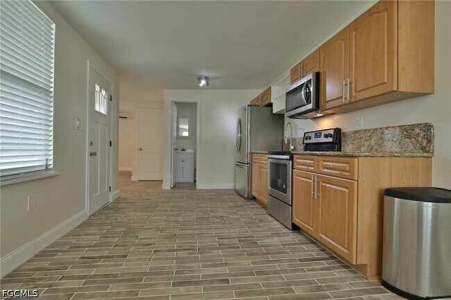 11 California Rd in Lehigh Acres, FL - Building Photo - Building Photo