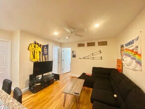 62 Egmont St, Unit 4 in Brookline, MA - Building Photo - Building Photo